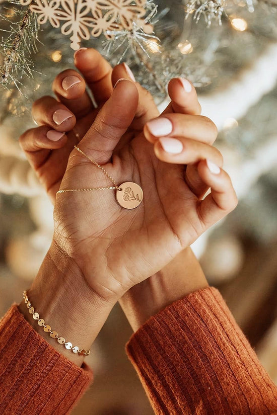 Birth Flower Necklace 18K Gold Custom Floral Pendant Necklaces Dainty Birth Month Flower Disc Hand Stamped Necklace Personalized Jewelry Birthday Gift - Velinare