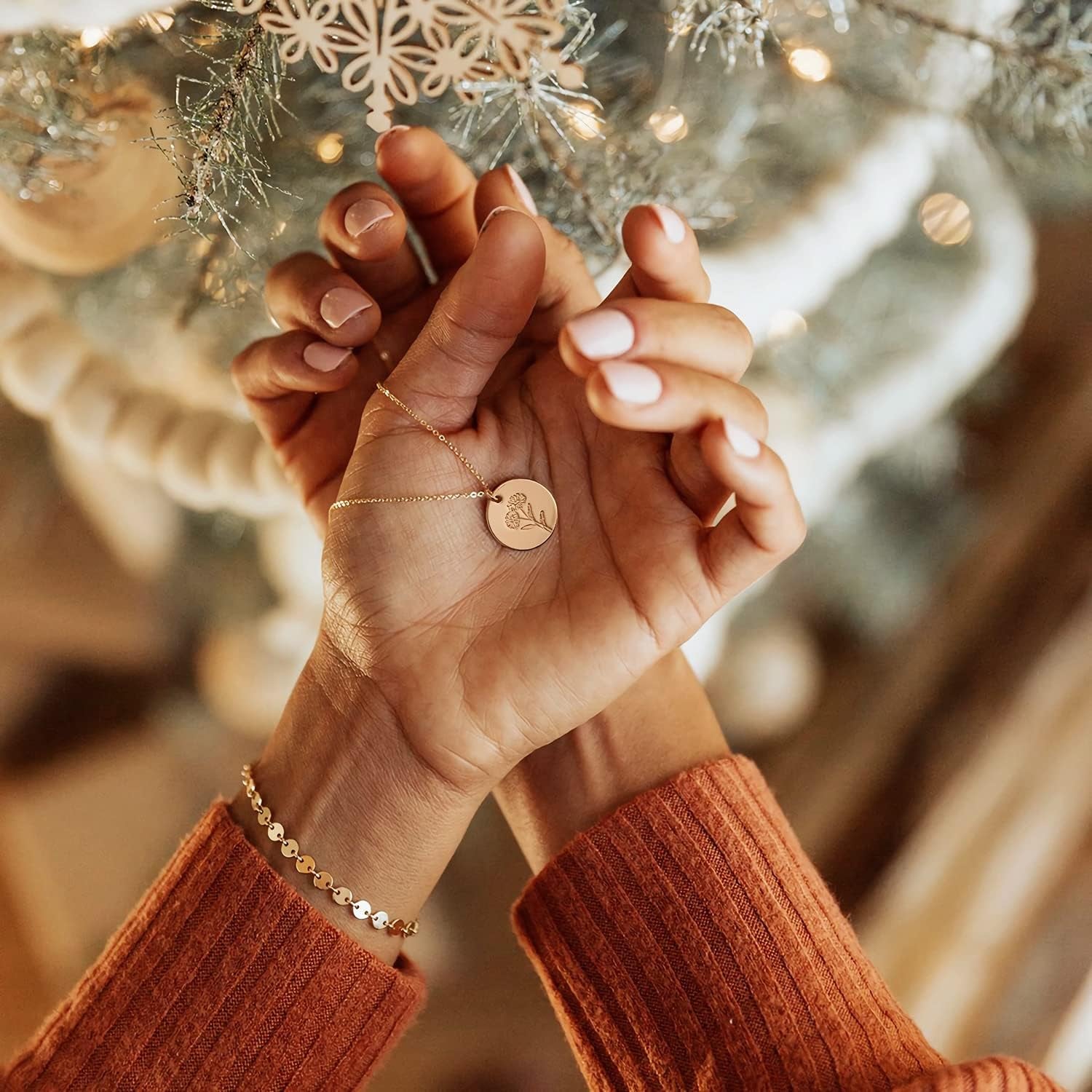 Birth Flower Necklace 18K Gold Custom Floral Pendant Necklaces Dainty Birth Month Flower Disc Hand Stamped Necklace Personalized Jewelry Birthday Gift - Velinare