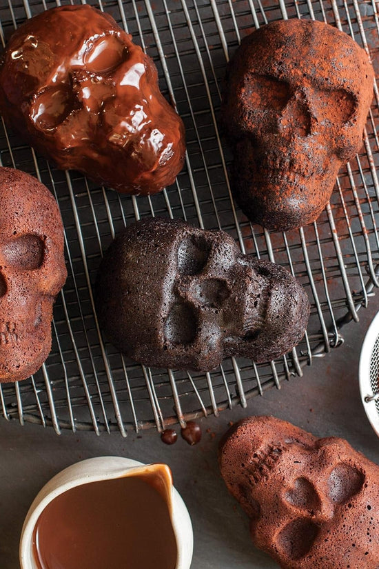 Halloween Bakeware, Haunted Skull Cakelet Pan, Bronze - Velinare