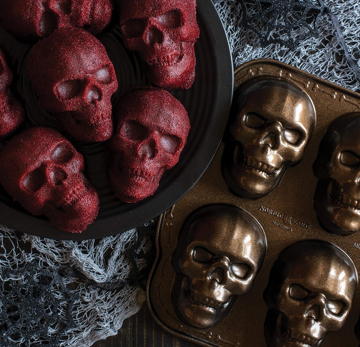 Halloween Bakeware, Haunted Skull Cakelet Pan, Bronze - Velinare