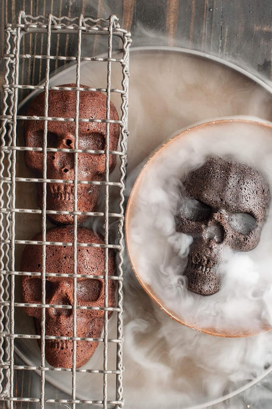 Halloween Bakeware, Haunted Skull Cakelet Pan, Bronze - Velinare