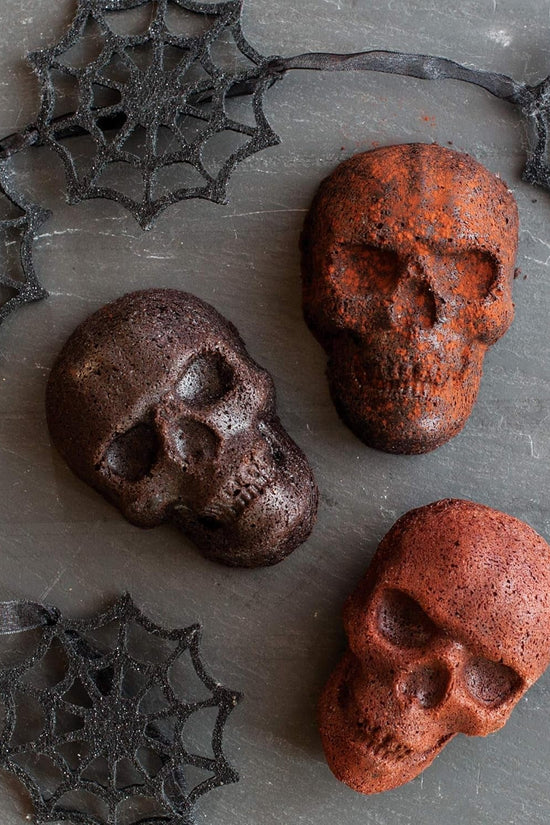 Halloween Bakeware, Haunted Skull Cakelet Pan, Bronze - Velinare